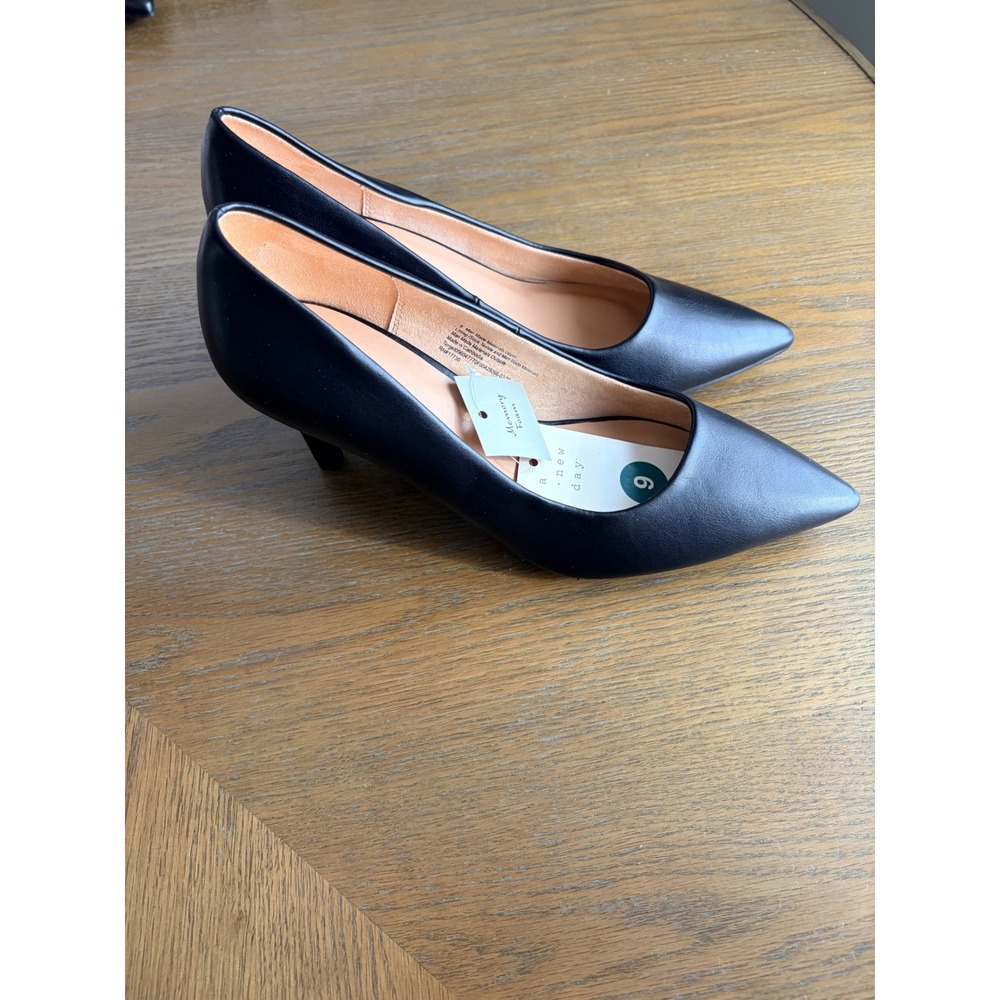 A New Day Womens Black Pointed Toe Kitten Heel Pumps Memory Foam Size 9